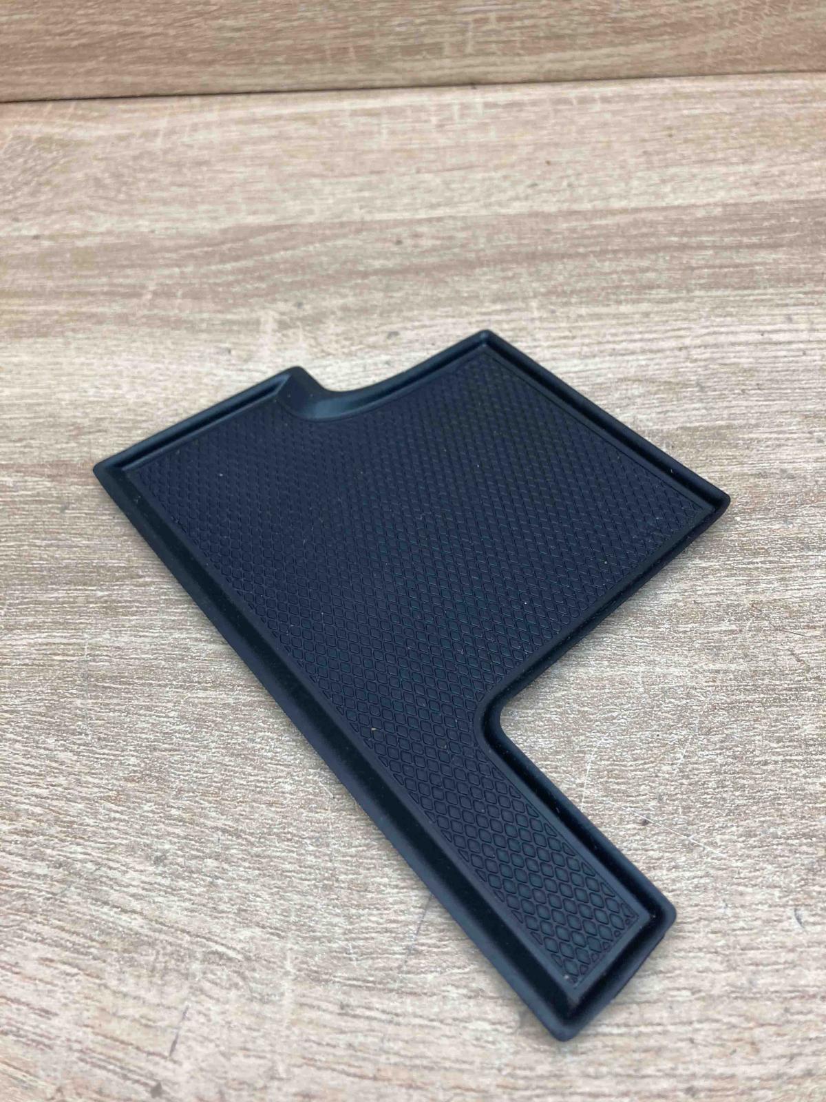 A2116830051   Car ashtray Mercedes-Benz E W211