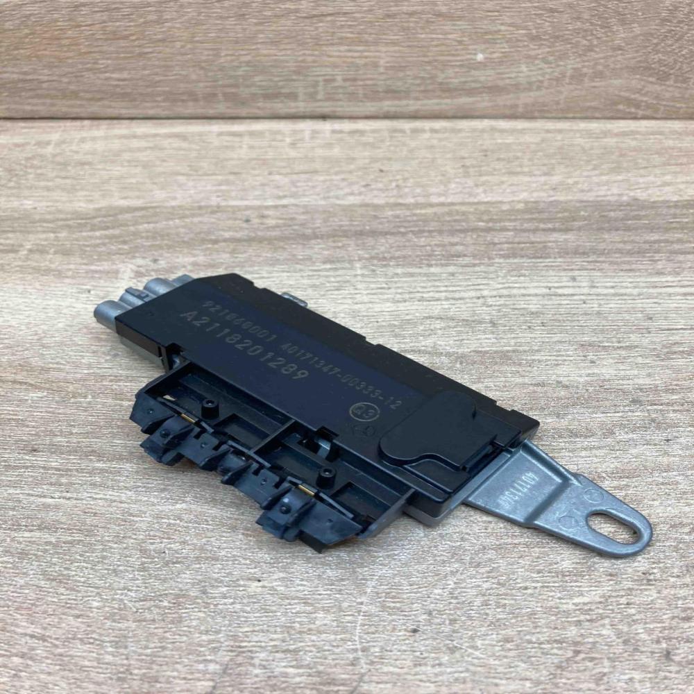 A2118201289 921868001  Aerial antenna amplifier Mercedes-Benz E W211