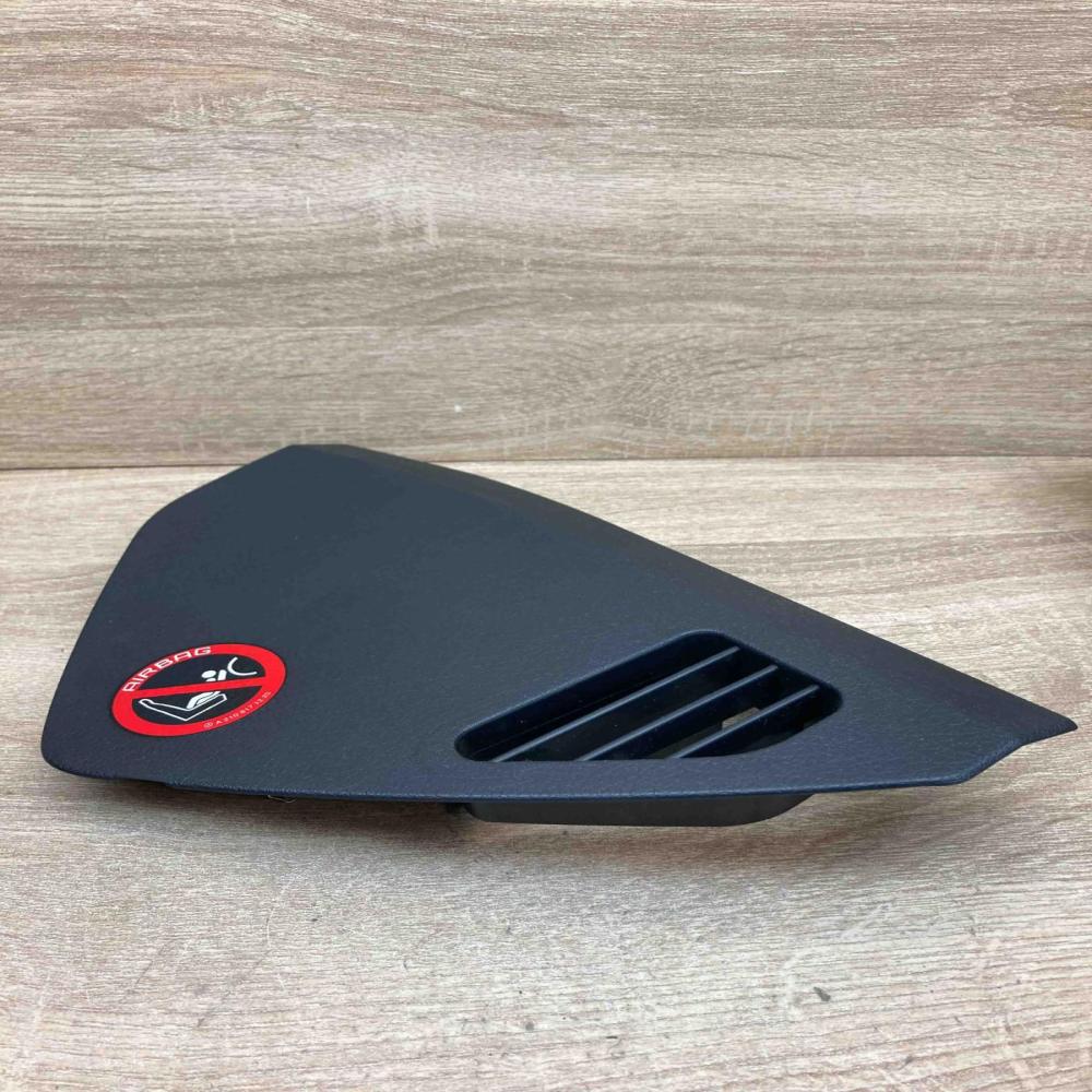 2116890239 T0013784  Dashboard side end trim Mercedes-Benz E W211