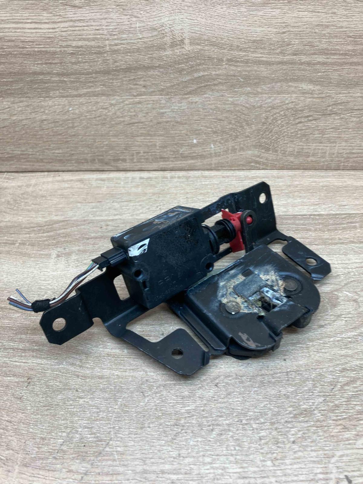 7057364 406205  Tailgate/trunk/boot lock/catch/latch BMW 3 E46