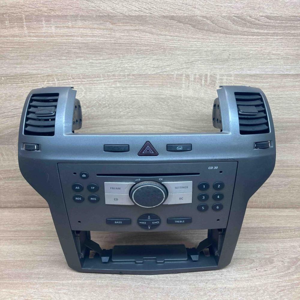 13190856 13100105  Radio/CD/DVD/GPS head unit Opel Zafira B