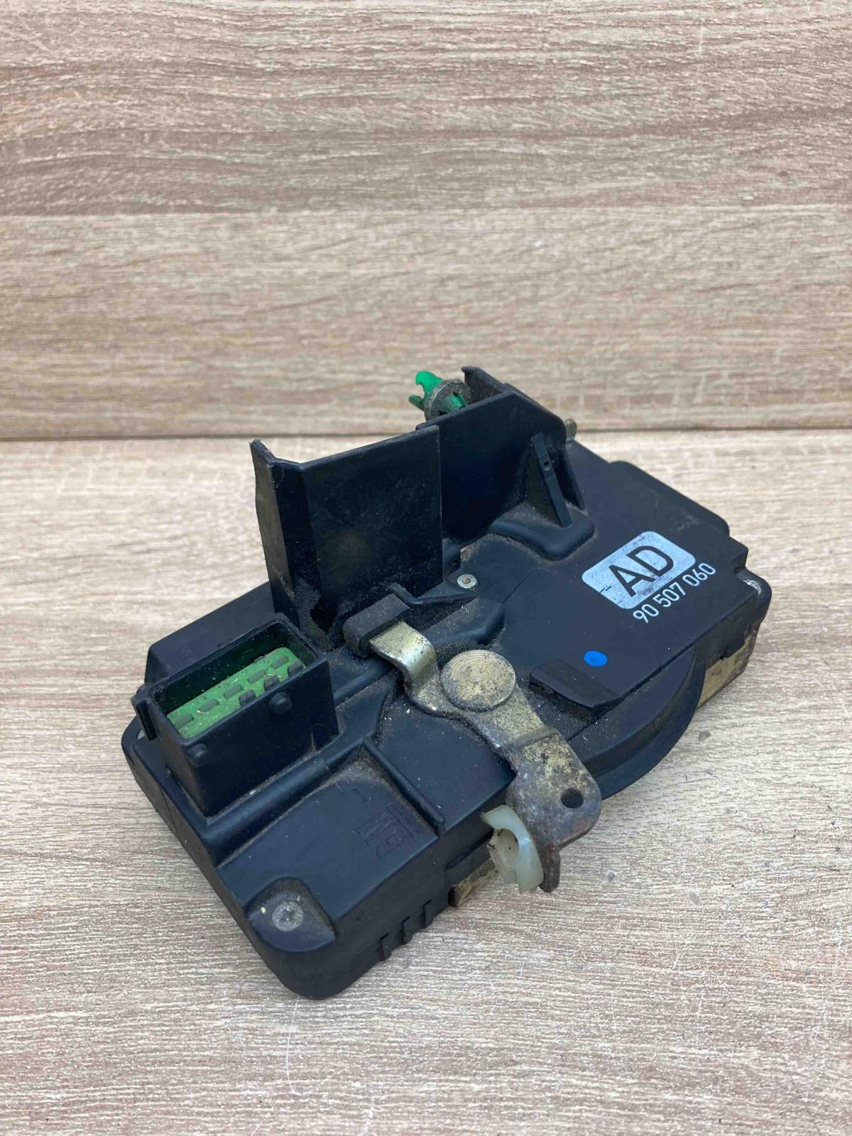 90507060  AD Front door lock Opel Vectra B