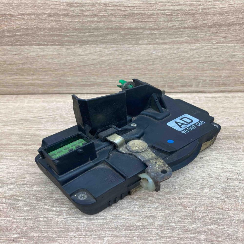 90507060  AD Front door lock Opel Vectra B