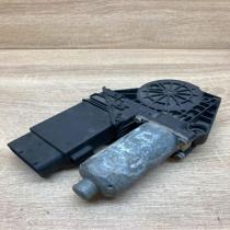 101431 200 050762 60  Front door window regulator motor Volkswagen PASSAT B5