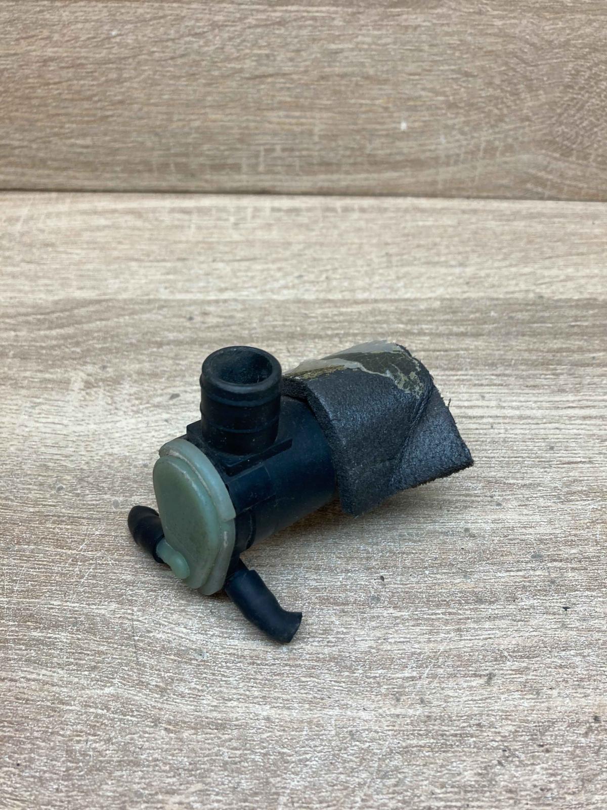 93BB17K624BA   Windscreen/windshield washer pump Ford Ecosport