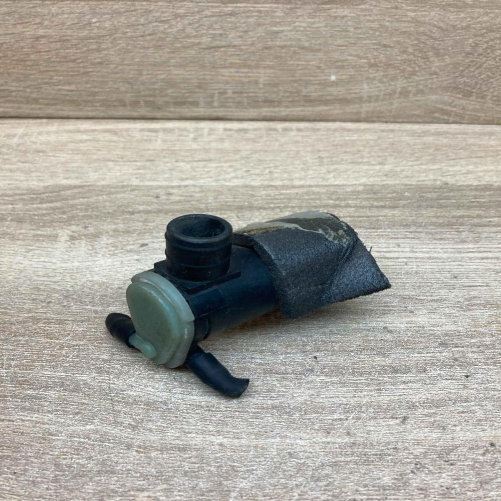 93BB17K624BA   Windscreen/windshield washer pump Ford Ecosport