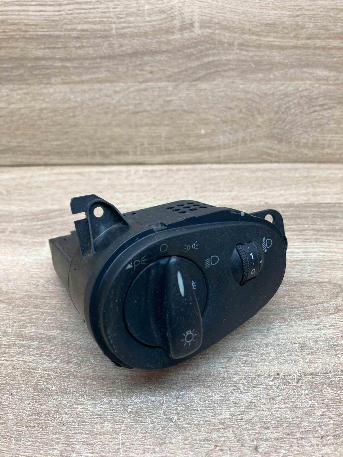 98AG 13A024 CH   Light switch Ford Focus