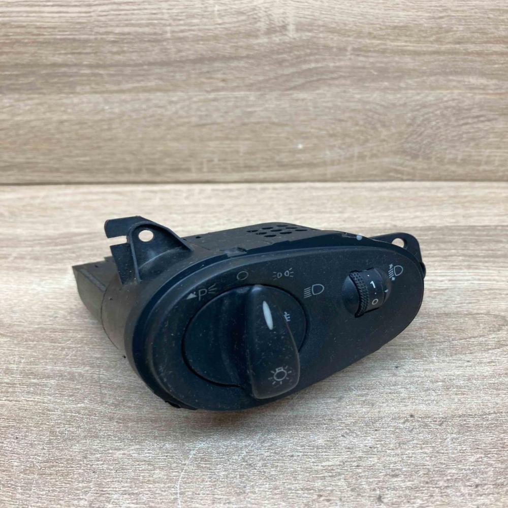 98AG 13A024 CH   Light switch Ford Focus