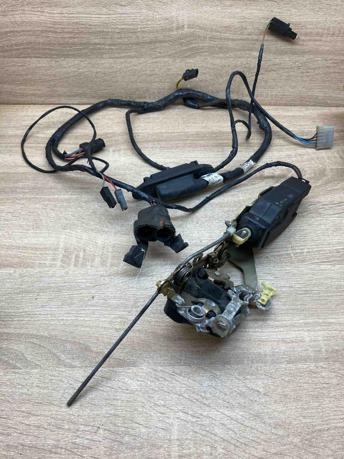 90377706 90347226 With Wiring Front door lock Opel Vectra A