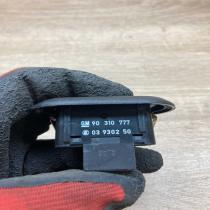 90310777 03930250  Electric window control switch Opel Kadett E
