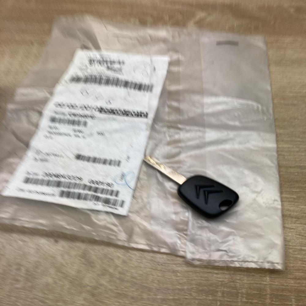 9170T7 9170 T7  Ignition key/card Citroen Berlingo
