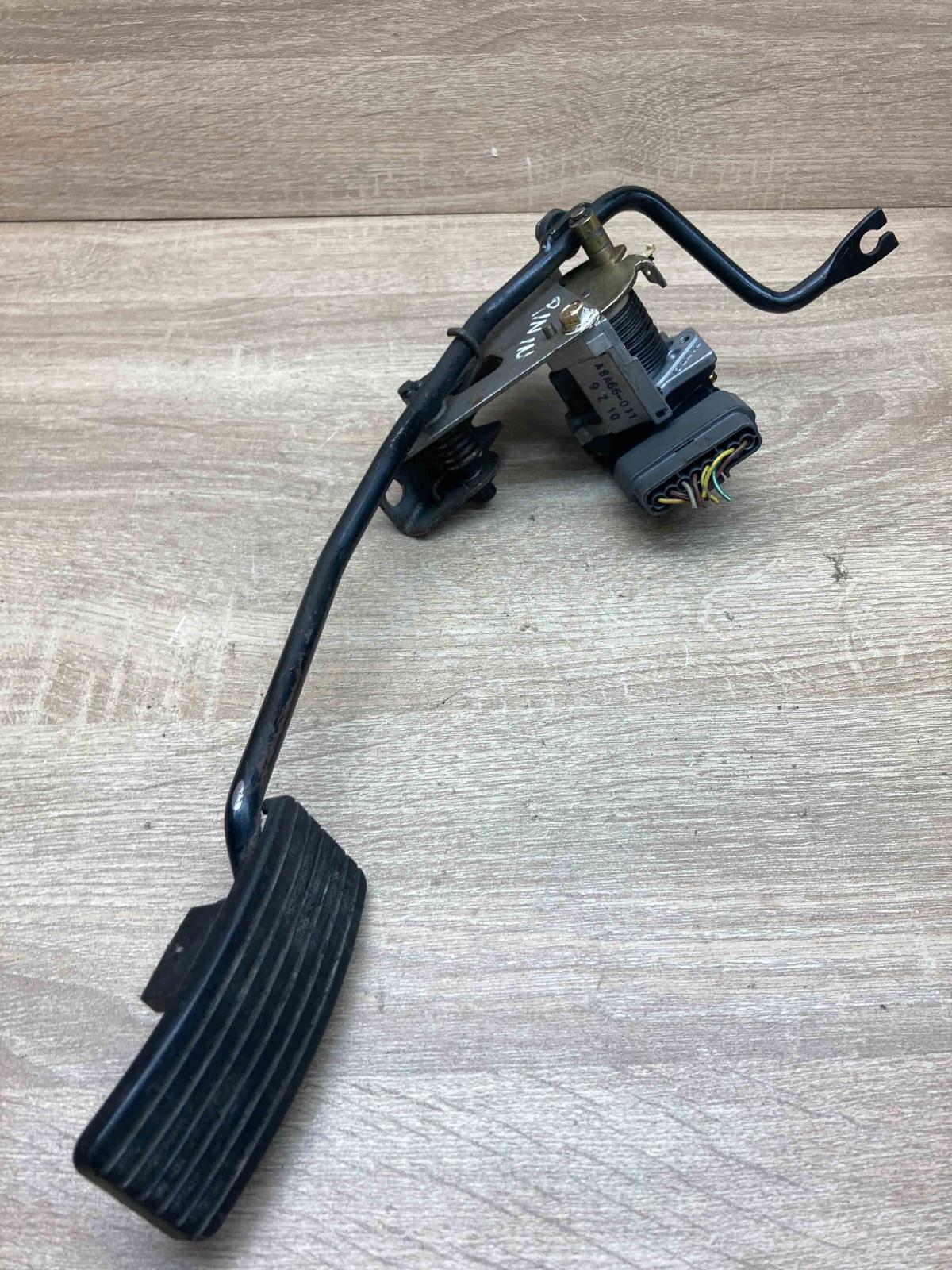 A8A66 011 159Z02 9Z10 Accelerator throttle pedal Opel Astra H