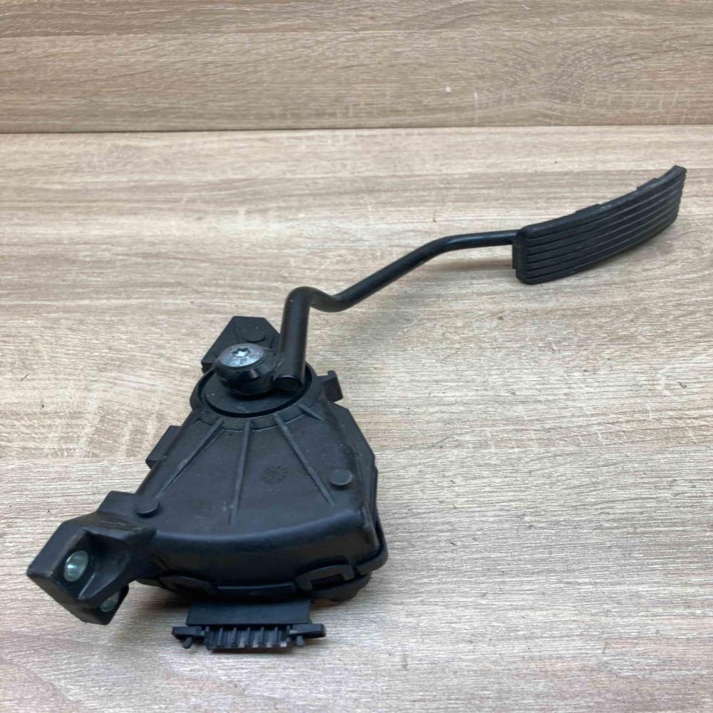 30865642 M865642  Accelerator throttle pedal Volvo S40, V40