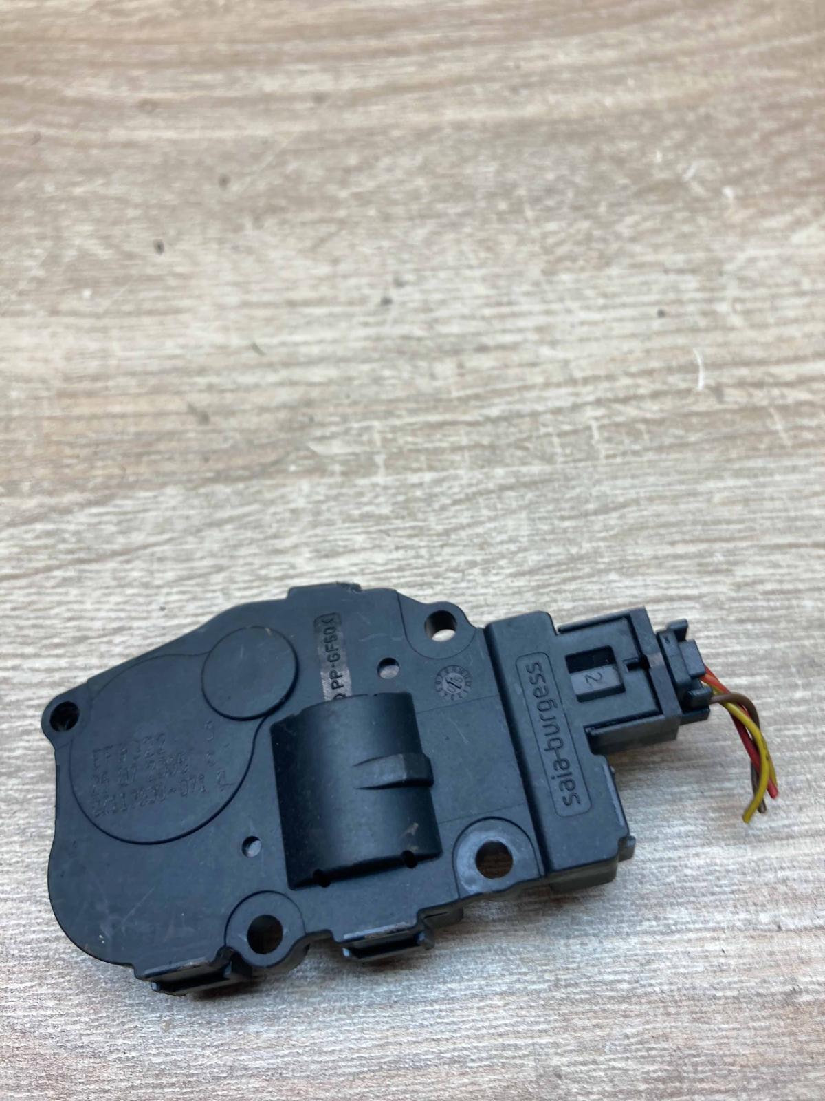 CZ113930 071 25072005C  Air flap motor/actuator BMW 3 E90 E91