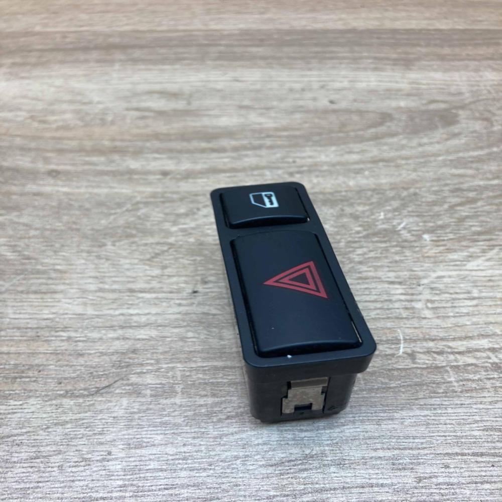 8368920 Used  Hazard light switch BMW 3 E46
