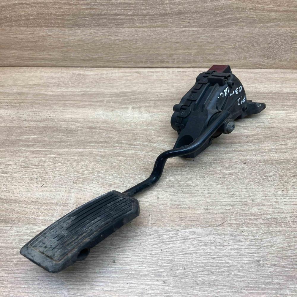 18002AU400 6PV008620  Accelerator throttle pedal Nissan Primera
