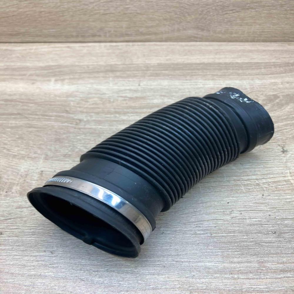 55354823 329788454  Air intake duct part Opel Signum