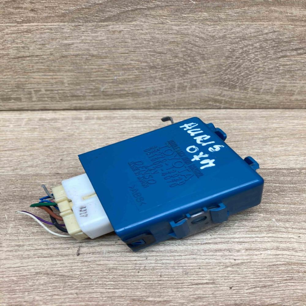 85970 12020 051500 4070  Door control unit/module Toyota Auris 150