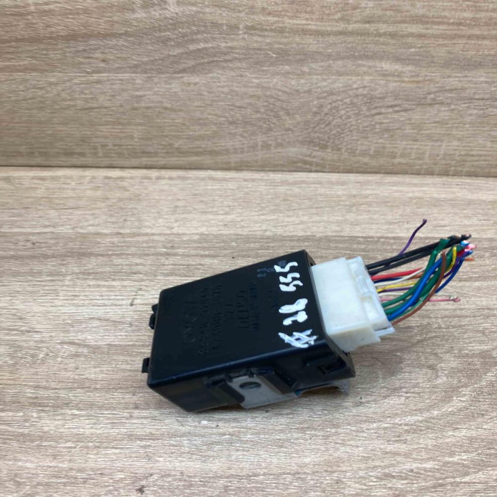 85940 02040 423000 1070 With Plug Window wiper relay Toyota Auris 150