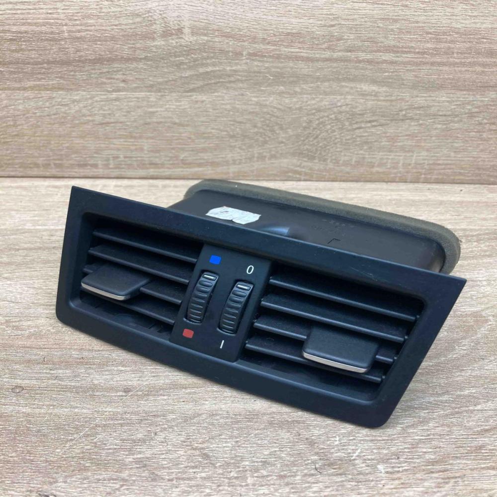 7129556 6932023  Dash center air vent grill BMW 3 E90 E91