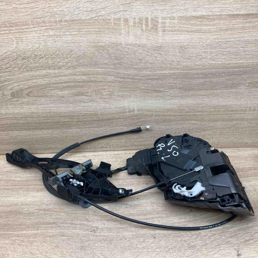 30753655  With Plug Front door lock Volvo V50