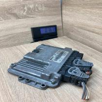 8200051608 281011529  Engine control unit/module ECU Renault Trafic II (X83)