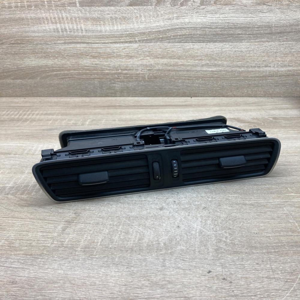 3AC819728A   Dash center air vent grill Volkswagen PASSAT B7
