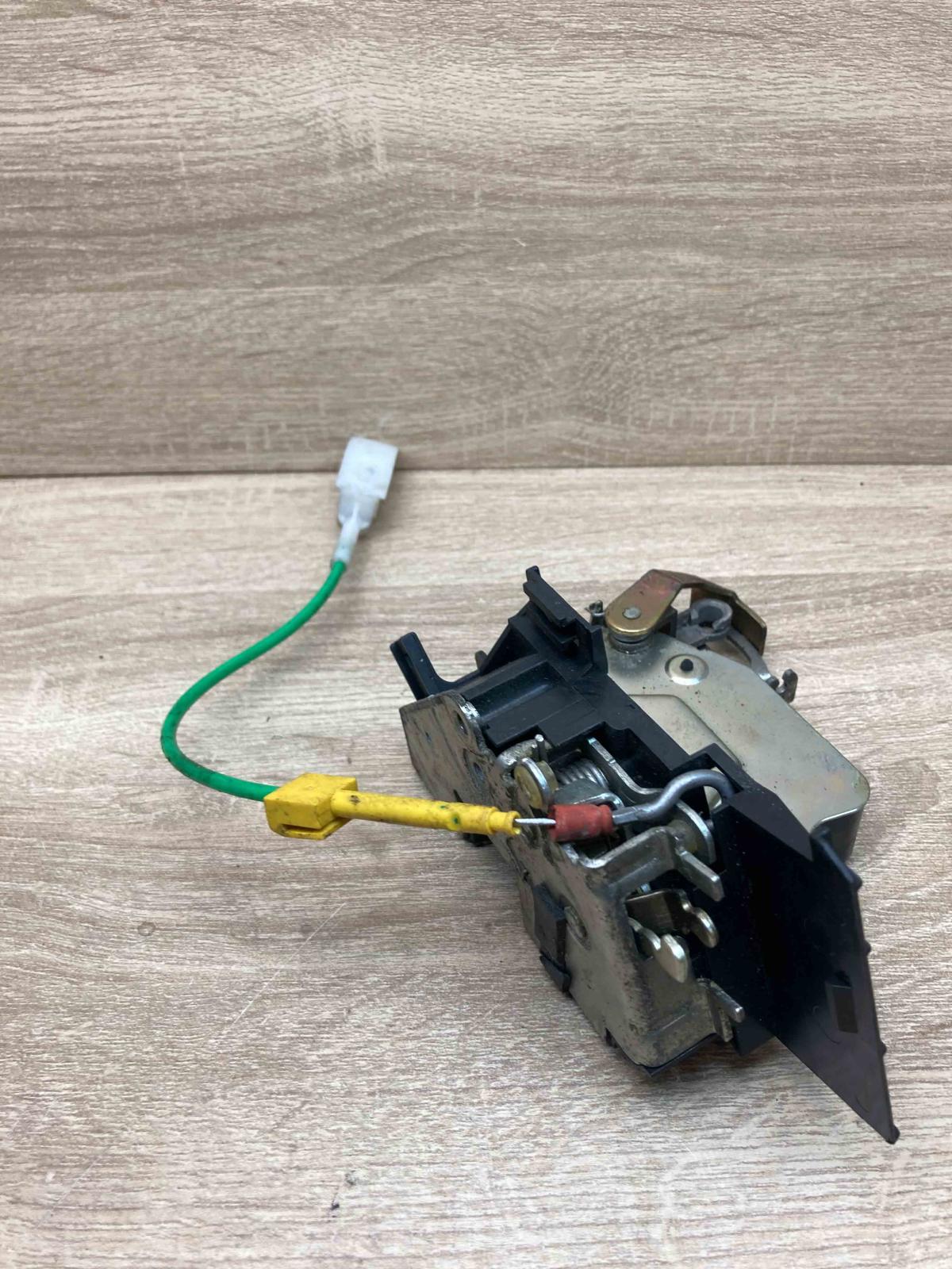 8235126   Front door lock BMW 5 E39