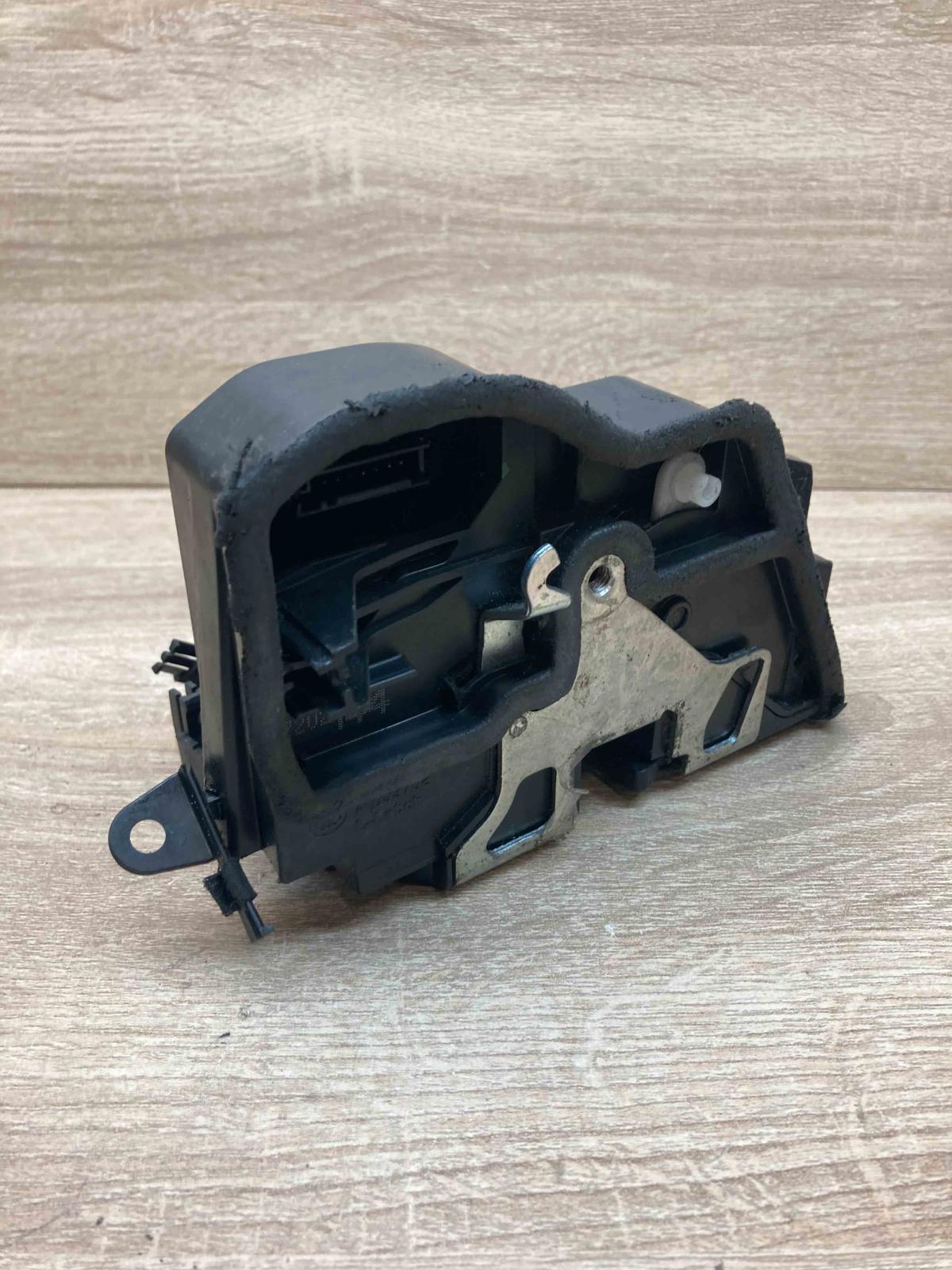 7202144 A053702  Front door lock BMW 7 F01 F02 F03 F04