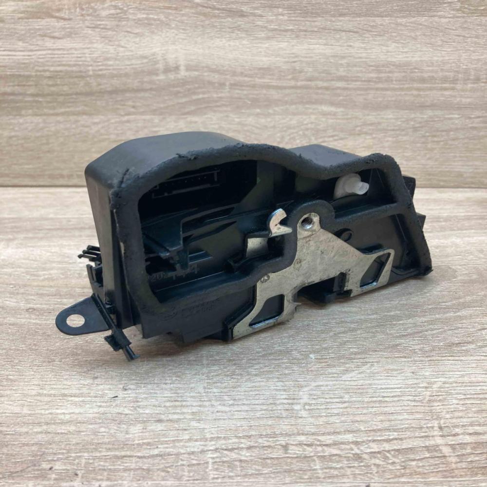 7202144 A053702  Front door lock BMW 7 F01 F02 F03 F04