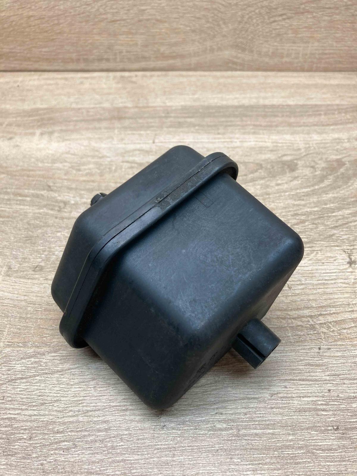 03G129808 Used  Vacuum air tank Volkswagen PASSAT B6