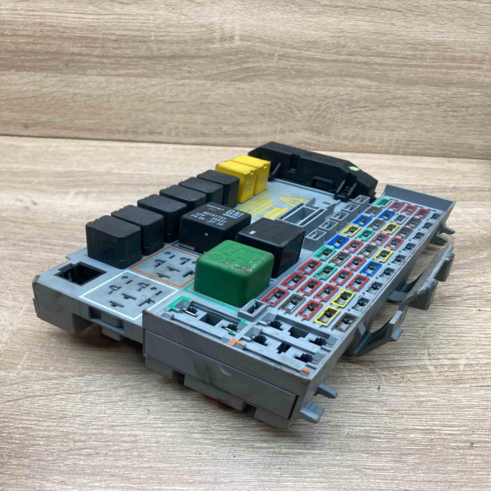 24412497   Fuse module Opel Zafira A