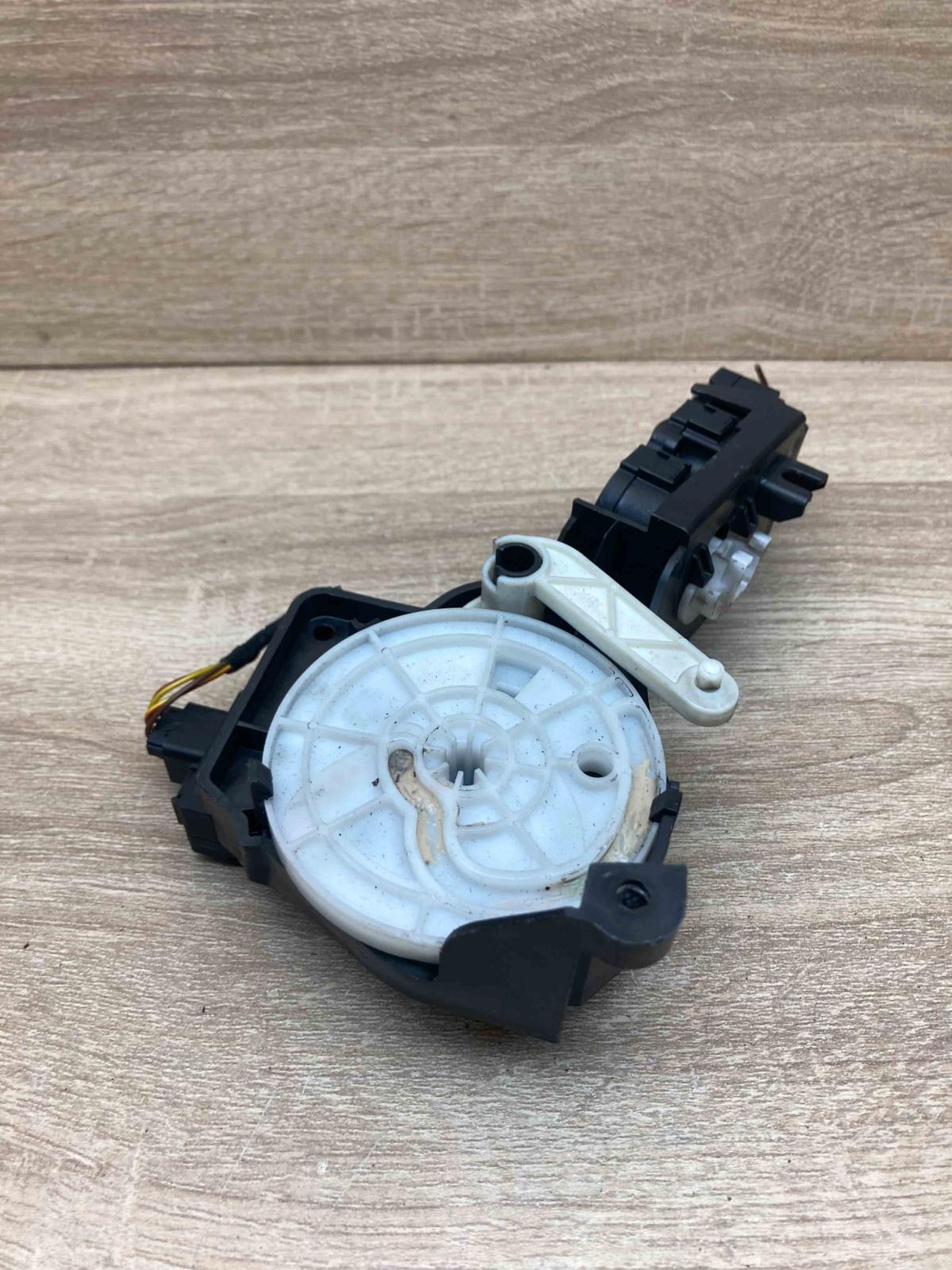 CZ113930 0711 17042007d  Air flap motor/actuator BMW 3 E90 E91