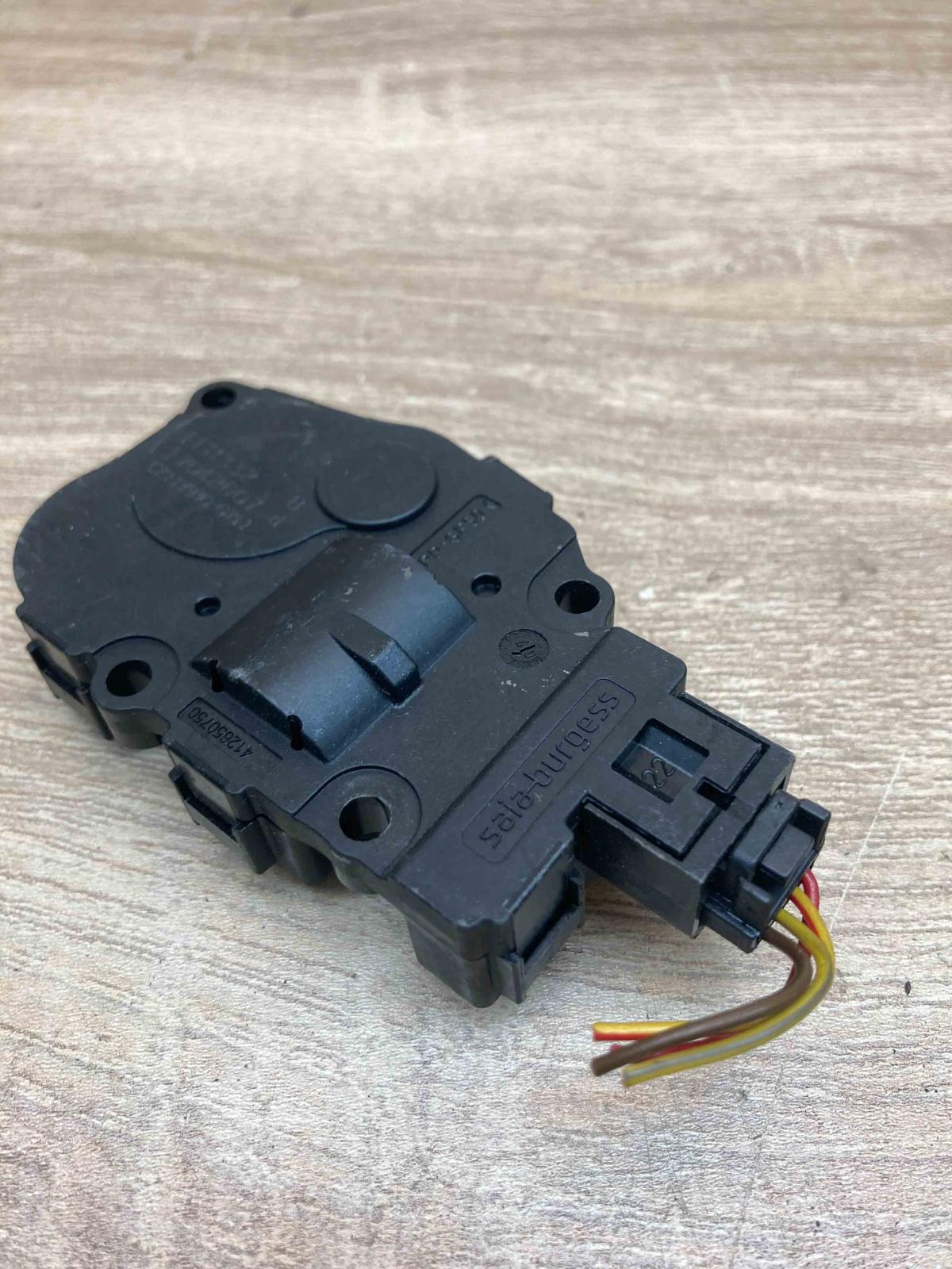 CZ113930 0711 17042007d Used With Plug Air flap motor/actuator BMW 3 E90 E91