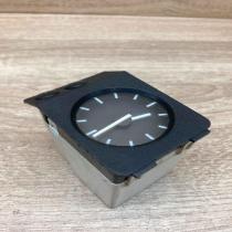 1387414   Clock BMW 3 E36