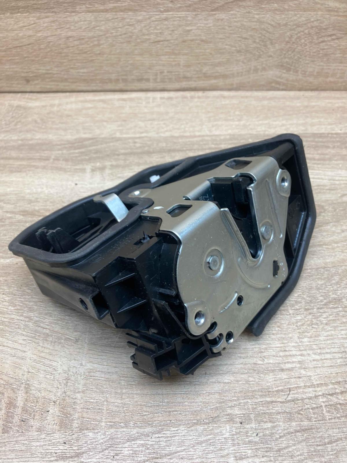 7229460 A053702  Rear door lock BMW 3 E90 E91