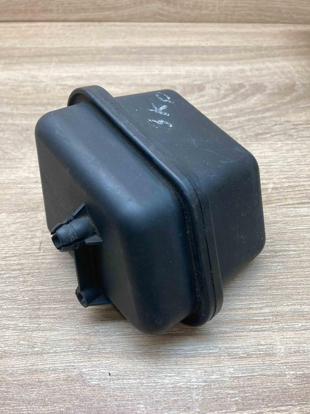 03G129808   Vacuum air tank Volkswagen PASSAT B6
