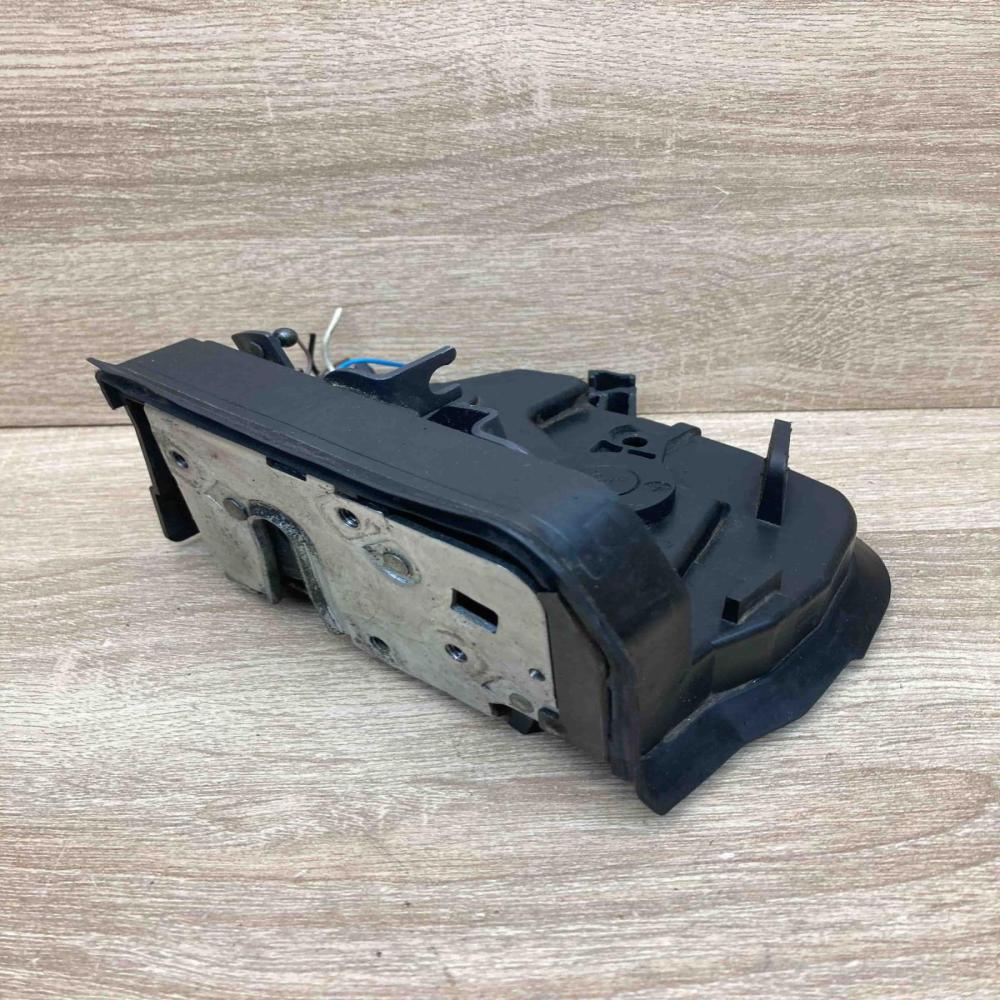8402601   Rear door lock BMW X5 E53