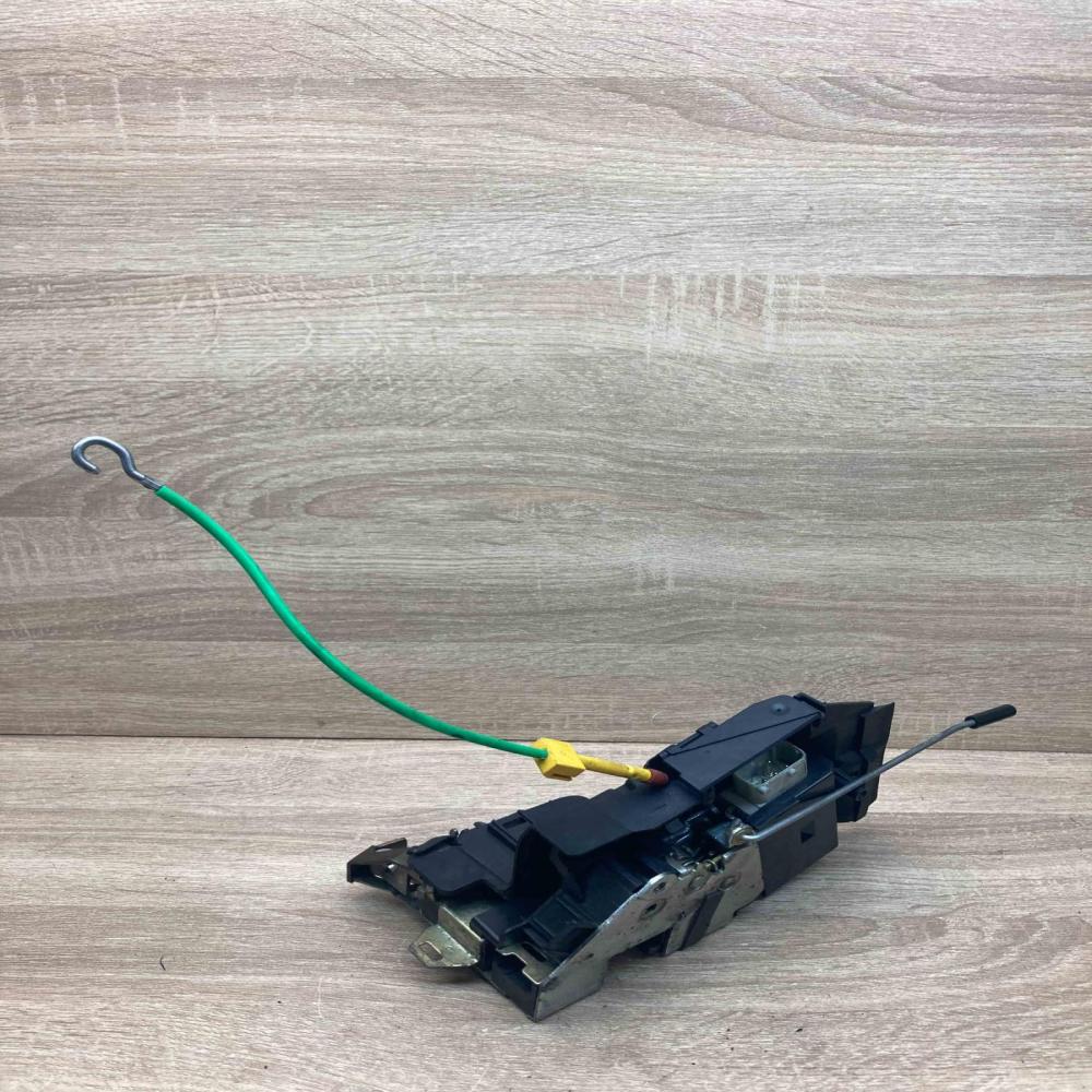 8235126 8352165  Front door lock BMW 5 E39