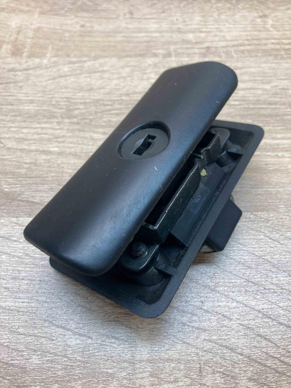BMW Glove Box Handle   Glove box lock BMW 5 E39