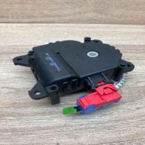 113800 2800  With Plug Air flap motor/actuator Toyota Avensis T270
