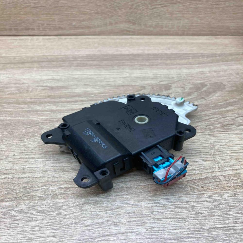 113800 2800  With Plug Air flap motor/actuator Toyota Verso