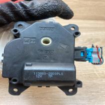 113800 2800  With Plug Air flap motor/actuator Toyota Verso