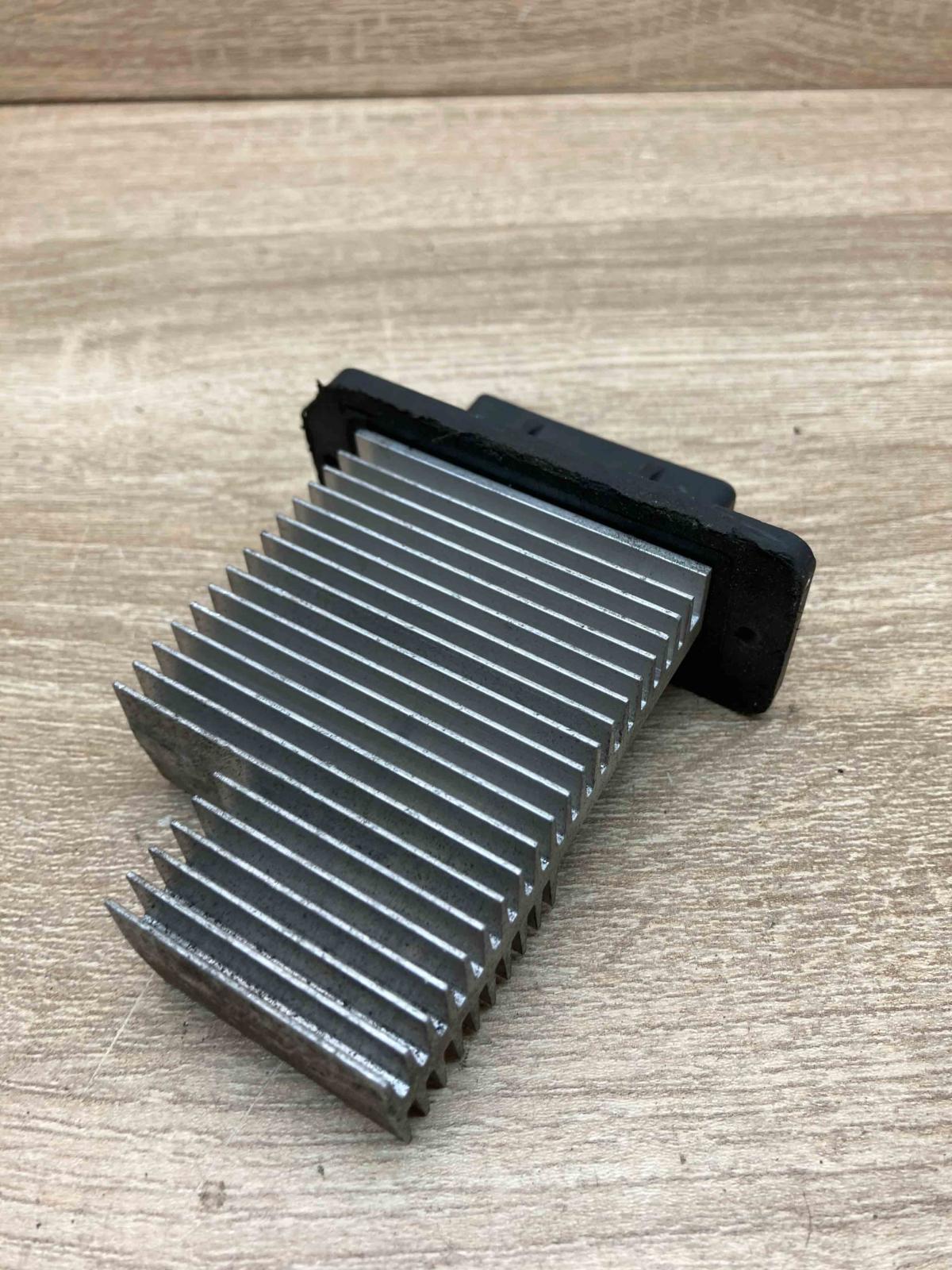 499300 2090   Heater blower motor/fan resistor Volkswagen Phaeton