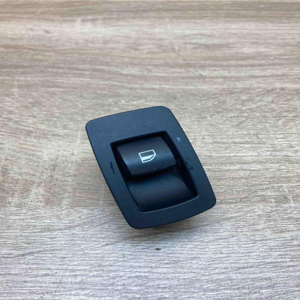 9113773 15939948  Electric window control switch BMW 5 E60 E61