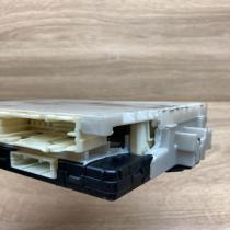 89221 0D470 8270 52K40  Comfort/convenience module Toyota Yaris
