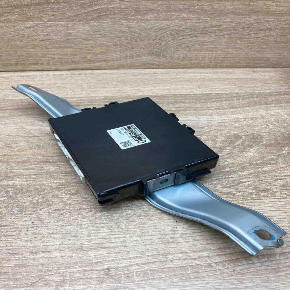 89690 0F100 MB102850 1600  Power management control unit Toyota Yaris