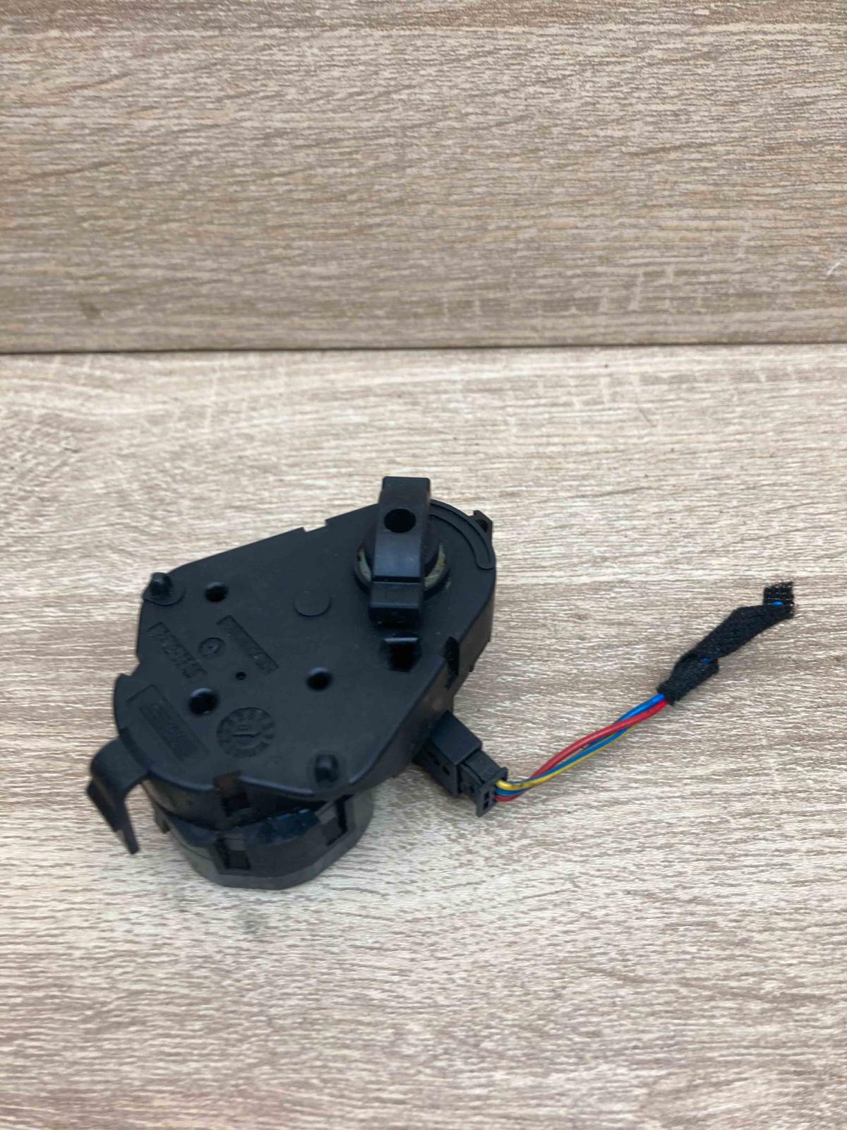 6942993  With Plug Air flap motor/actuator BMW 5 E60 E61