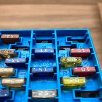 1096033J   Fuse module Renault Megane II