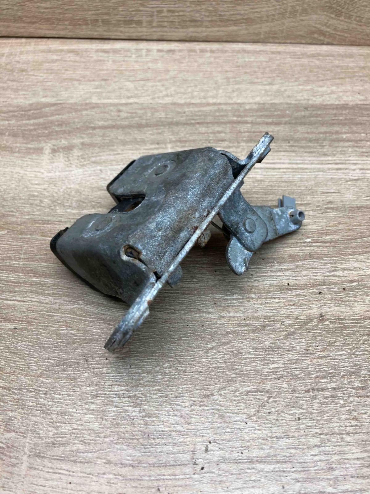 90563999   Tailgate/trunk/boot lock/catch/latch Opel Zafira A